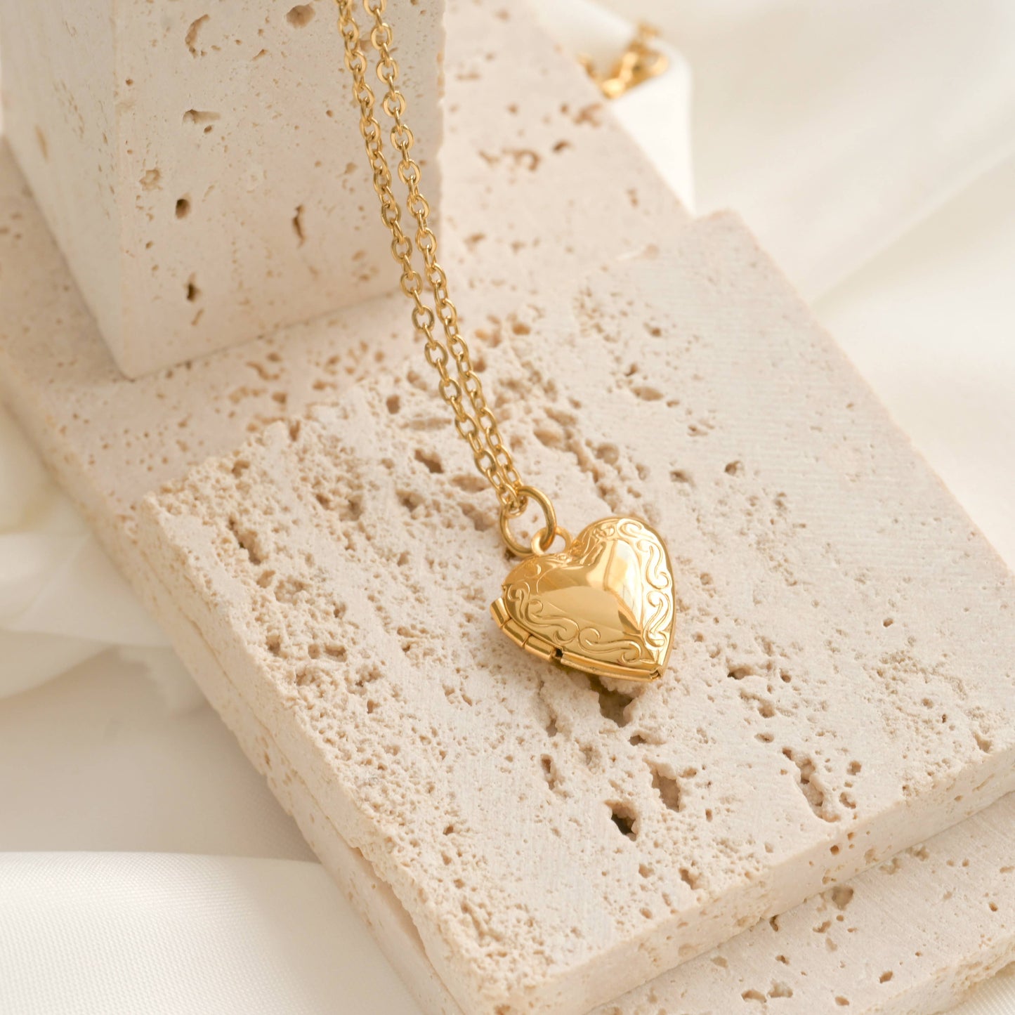 Heart Locket Necklace - Vintage Style Locket Heart Pendant