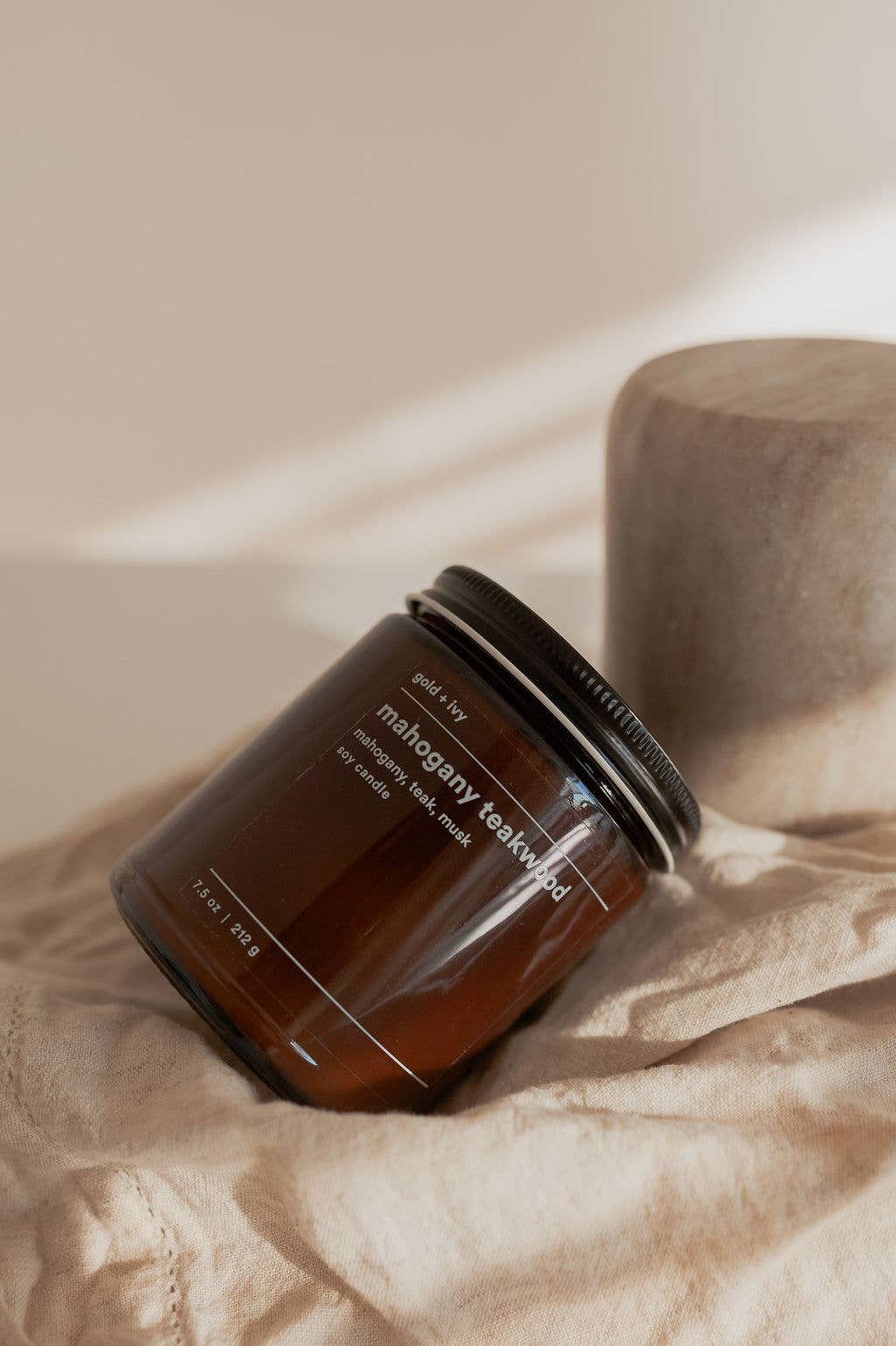 Mahogany teakwood soy candle - mahogany, teak, musk