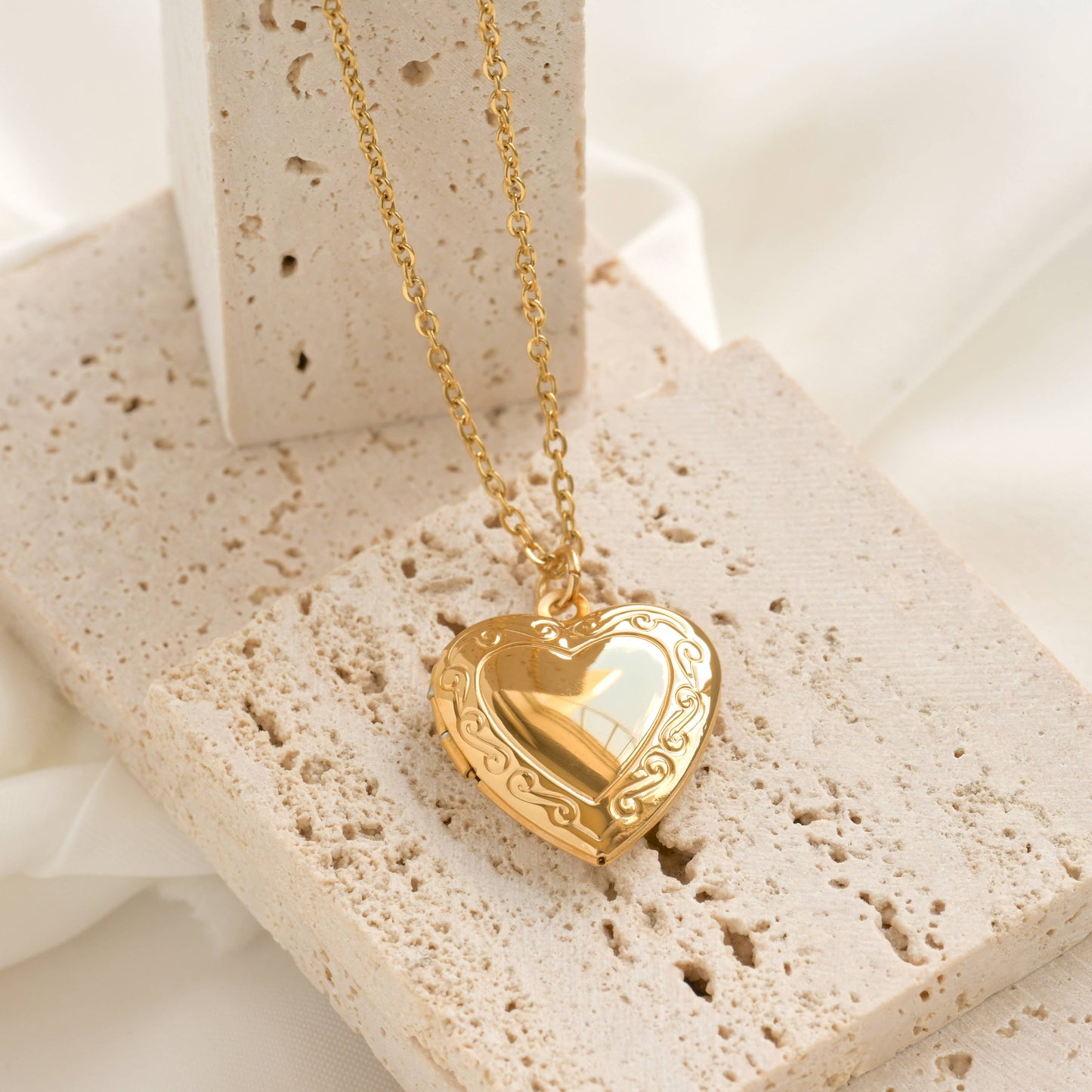 Heart Locket Necklace - Vintage Style Locket Heart Pendant